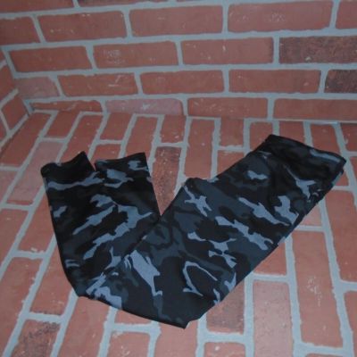 INFINITE PERFORMANCE WOMANS ATHLETIC LEGGINGS CAMOFLAUGE STYLE SIZE MEDIUM